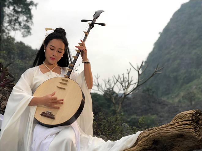 Nghe Hoa Trần hát 'Chiều phủ Tây Hồ' đậm chất tín ngưỡng thờ Mẫu Tam Phủ